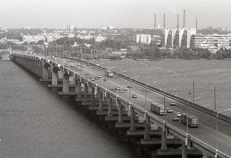 Мост через Днепр. Днепропетровск. Начало 90-х.
