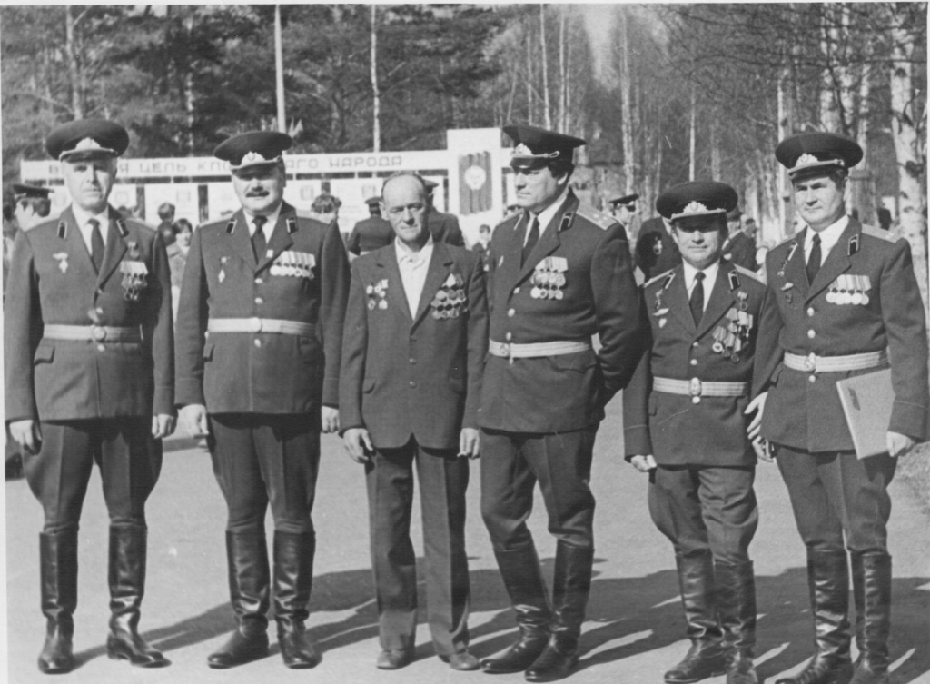 герой ВОВ  в центре